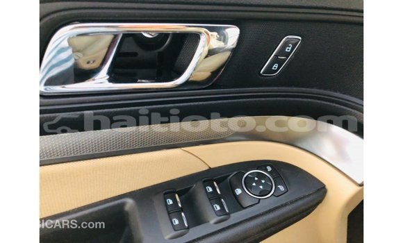 Acheter Import Voiture Ford Explorer Rouge à Import - Dubai, Artibonite Acheter Import Voiture Ford Explorer Rouge à Import - Dubai, Artibonite