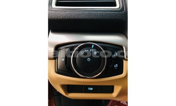 Acheter Import Voiture Ford Explorer Rouge à Import - Dubai, Artibonite Acheter Import Voiture Ford Explorer Rouge à Import - Dubai, Artibonite