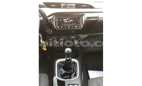 Buy Import Toyota Hilux White Car in Import - Dubai in Artibonite Buy Import Toyota Hilux White Car in Import - Dubai in Artibonite