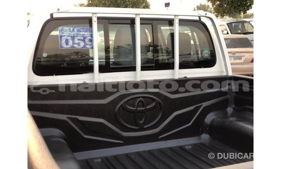 Buy Import Toyota Hilux White Car in Import - Dubai in Artibonite Buy Import Toyota Hilux White Car in Import - Dubai in Artibonite