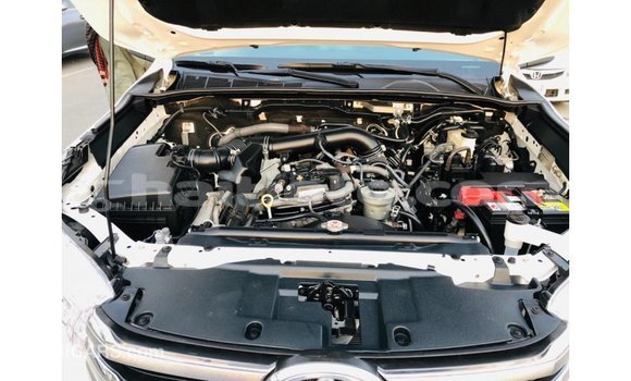 Buy Import Toyota Hilux White Car in Import - Dubai in Artibonite Buy Import Toyota Hilux White Car in Import - Dubai in Artibonite