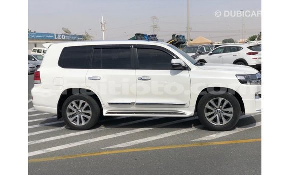 Acheter Import Voiture Toyota Land Cruiser Blanc à Import - Dubai, Artibonite Acheter Import Voiture Toyota Land Cruiser Blanc à Import - Dubai, Artibonite