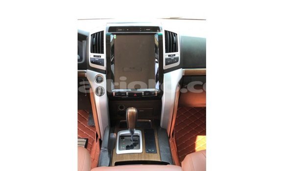 Acheter Import Voiture Toyota Land Cruiser Blanc à Import - Dubai, Artibonite Acheter Import Voiture Toyota Land Cruiser Blanc à Import - Dubai, Artibonite