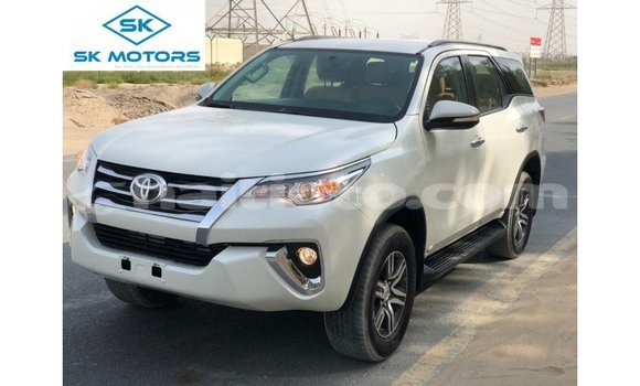 Acheter Import Voiture Toyota Fortuner Blanc à Import - Dubai, Artibonite