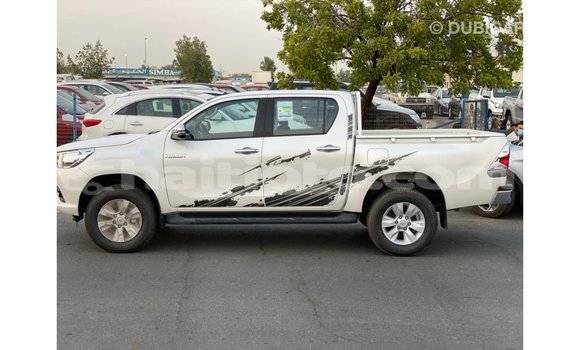 Acheter Import Voiture Toyota Hilux Blanc à Import - Dubai, Artibonite Acheter Import Voiture Toyota Hilux Blanc à Import - Dubai, Artibonite