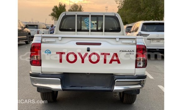 Acheter Import Voiture Toyota Hilux Blanc à Import - Dubai, Artibonite Acheter Import Voiture Toyota Hilux Blanc à Import - Dubai, Artibonite