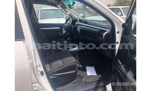 Buy Import Toyota Hilux White Car in Import - Dubai in Artibonite Buy Import Toyota Hilux White Car in Import - Dubai in Artibonite