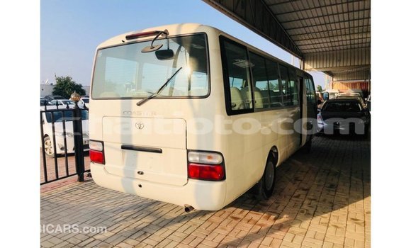 Acheter Import Voiture Toyota Coaster Blanc à Import - Dubai, Artibonite Acheter Import Voiture Toyota Coaster Blanc à Import - Dubai, Artibonite