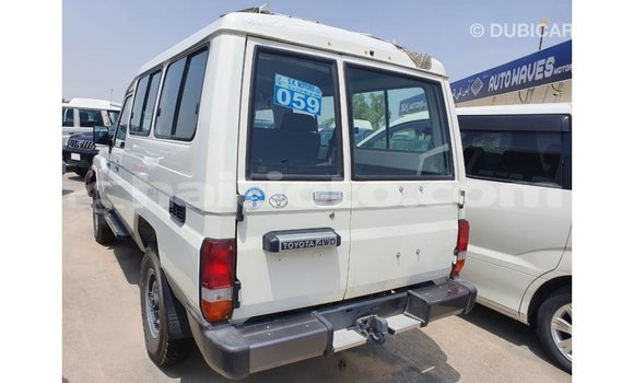 Acheter Import Voiture Toyota Land Cruiser Blanc à Import - Dubai, Artibonite Acheter Import Voiture Toyota Land Cruiser Blanc à Import - Dubai, Artibonite