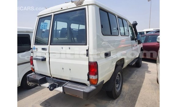 Acheter Import Voiture Toyota Land Cruiser Blanc à Import - Dubai, Artibonite Acheter Import Voiture Toyota Land Cruiser Blanc à Import - Dubai, Artibonite