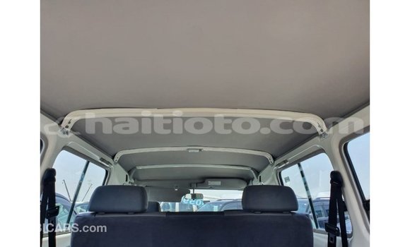 Acheter Import Voiture Toyota Land Cruiser Blanc à Import - Dubai, Artibonite Acheter Import Voiture Toyota Land Cruiser Blanc à Import - Dubai, Artibonite