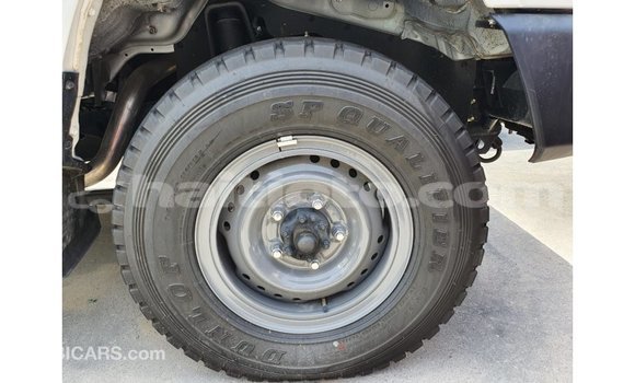 Acheter Import Voiture Toyota Land Cruiser Blanc à Import - Dubai, Artibonite Acheter Import Voiture Toyota Land Cruiser Blanc à Import - Dubai, Artibonite