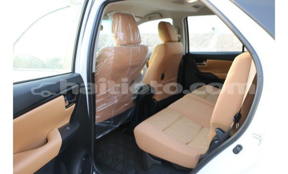 Acheter Import Voiture Toyota Fortuner Noir à Import - Dubai, Artibonite Acheter Import Voiture Toyota Fortuner Noir à Import - Dubai, Artibonite