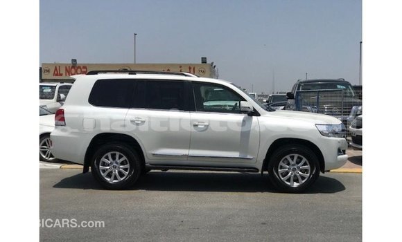 Acheter Import Voiture Toyota Land Cruiser Blanc à Import - Dubai, Artibonite Acheter Import Voiture Toyota Land Cruiser Blanc à Import - Dubai, Artibonite