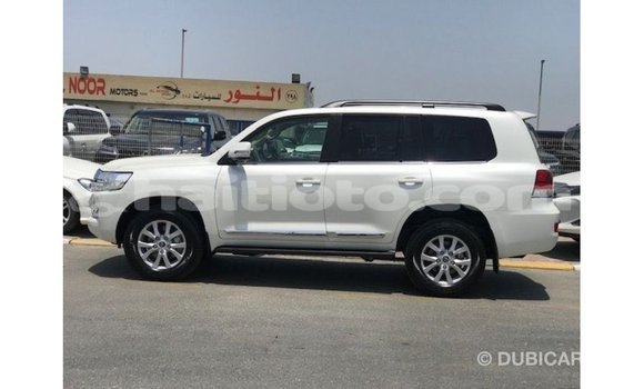 Acheter Import Voiture Toyota Land Cruiser Blanc à Import - Dubai, Artibonite Acheter Import Voiture Toyota Land Cruiser Blanc à Import - Dubai, Artibonite