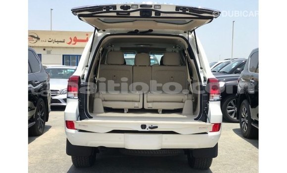 Acheter Import Voiture Toyota Land Cruiser Blanc à Import - Dubai, Artibonite Acheter Import Voiture Toyota Land Cruiser Blanc à Import - Dubai, Artibonite