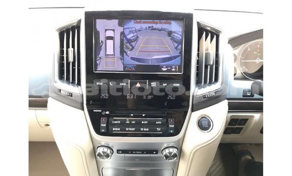 Acheter Import Voiture Toyota Land Cruiser Blanc à Import - Dubai, Artibonite Acheter Import Voiture Toyota Land Cruiser Blanc à Import - Dubai, Artibonite