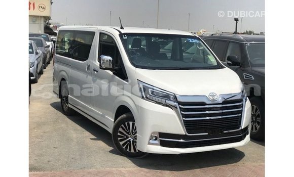 Acheter Import Voiture Toyota Granvia Blanc à Import - Dubai, Artibonite Acheter Import Voiture Toyota Granvia Blanc à Import - Dubai, Artibonite