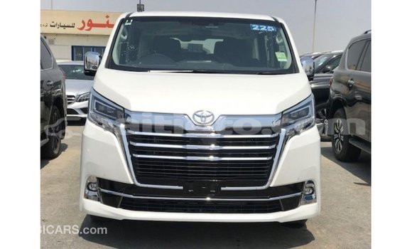 Acheter Import Voiture Toyota Granvia Blanc à Import - Dubai, Artibonite Acheter Import Voiture Toyota Granvia Blanc à Import - Dubai, Artibonite