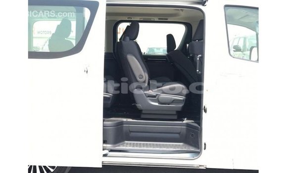 Acheter Import Voiture Toyota Granvia Blanc à Import - Dubai, Artibonite Acheter Import Voiture Toyota Granvia Blanc à Import - Dubai, Artibonite
