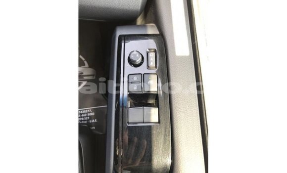 Acheter Import Voiture Toyota Granvia Blanc à Import - Dubai, Artibonite Acheter Import Voiture Toyota Granvia Blanc à Import - Dubai, Artibonite