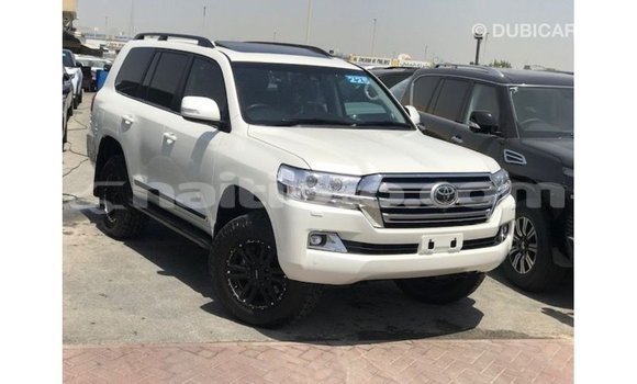 Acheter Import Voiture Toyota Land Cruiser Blanc à Import - Dubai, Artibonite Acheter Import Voiture Toyota Land Cruiser Blanc à Import - Dubai, Artibonite