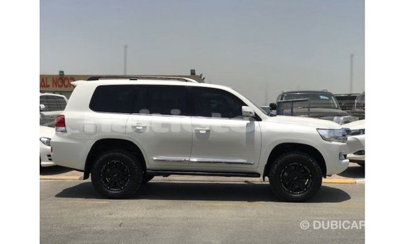 Acheter Import Voiture Toyota Land Cruiser Blanc à Import - Dubai, Artibonite Acheter Import Voiture Toyota Land Cruiser Blanc à Import - Dubai, Artibonite