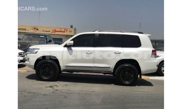 Acheter Import Voiture Toyota Land Cruiser Blanc à Import - Dubai, Artibonite Acheter Import Voiture Toyota Land Cruiser Blanc à Import - Dubai, Artibonite