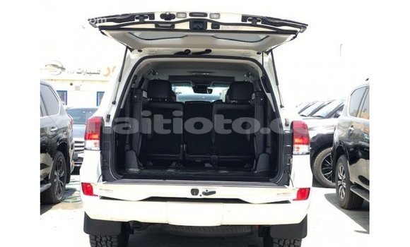 Acheter Import Voiture Toyota Land Cruiser Blanc à Import - Dubai, Artibonite Acheter Import Voiture Toyota Land Cruiser Blanc à Import - Dubai, Artibonite