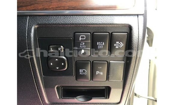 Acheter Import Voiture Toyota Land Cruiser Blanc à Import - Dubai, Artibonite Acheter Import Voiture Toyota Land Cruiser Blanc à Import - Dubai, Artibonite