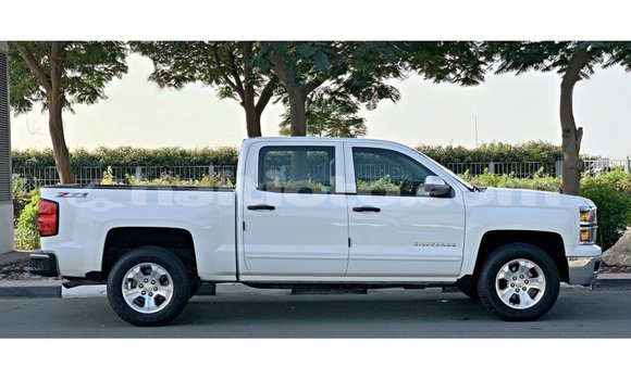 Acheter Import Voiture Chevrolet Silverado Blanc à Import - Dubai, Artibonite Acheter Import Voiture Chevrolet Silverado Blanc à Import - Dubai, Artibonite