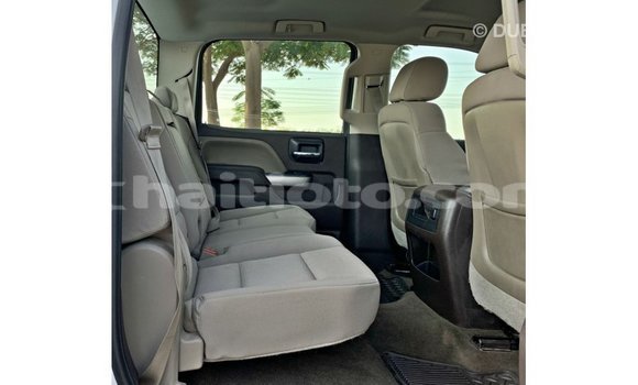 Acheter Import Voiture Chevrolet Silverado Blanc à Import - Dubai, Artibonite Acheter Import Voiture Chevrolet Silverado Blanc à Import - Dubai, Artibonite