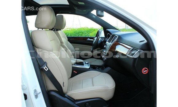 Acheter Import Voiture Mercedes-Benz 190 (W201) Blanc à Import - Dubai, Artibonite Acheter Import Voiture Mercedes-Benz 190 (W201) Blanc à Import - Dubai, Artibonite