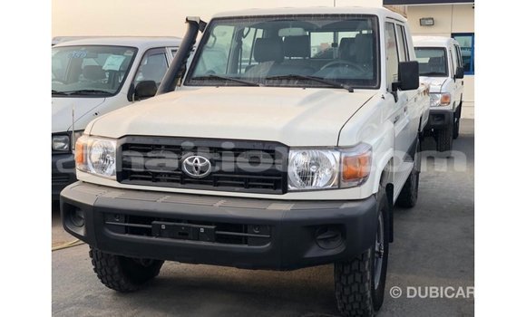 Acheter Import Voiture Toyota Land Cruiser Blanc à Import - Dubai, Artibonite Acheter Import Voiture Toyota Land Cruiser Blanc à Import - Dubai, Artibonite