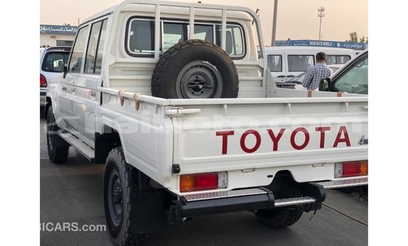 Acheter Import Voiture Toyota Land Cruiser Blanc à Import - Dubai, Artibonite Acheter Import Voiture Toyota Land Cruiser Blanc à Import - Dubai, Artibonite