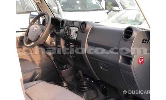 Acheter Import Voiture Toyota Land Cruiser Blanc à Import - Dubai, Artibonite Acheter Import Voiture Toyota Land Cruiser Blanc à Import - Dubai, Artibonite