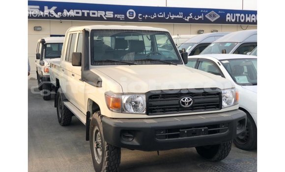 Acheter Import Voiture Toyota Land Cruiser Blanc à Import - Dubai, Artibonite Acheter Import Voiture Toyota Land Cruiser Blanc à Import - Dubai, Artibonite