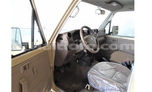 Acheter Import Voiture Toyota Land Cruiser Beige à Import - Dubai, Artibonite Acheter Import Voiture Toyota Land Cruiser Beige à Import - Dubai, Artibonite