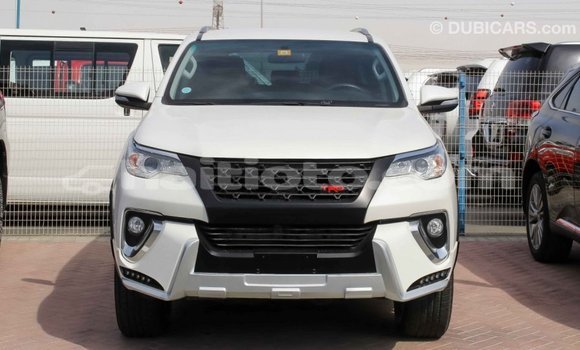 Acheter Import Voiture Toyota Fortuner Blanc à Import - Dubai, Artibonite Acheter Import Voiture Toyota Fortuner Blanc à Import - Dubai, Artibonite