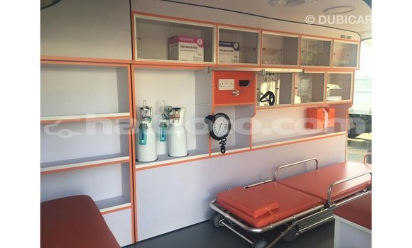 Acheter Import Voiture Toyota Hiace Blanc à Import - Dubai, Artibonite Acheter Import Voiture Toyota Hiace Blanc à Import - Dubai, Artibonite