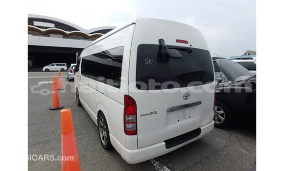 Acheter Import Voiture Toyota Hiace Blanc à Import - Dubai, Artibonite Acheter Import Voiture Toyota Hiace Blanc à Import - Dubai, Artibonite