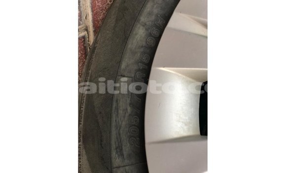 Buy Import Toyota Hilux White Car in Import - Dubai in Artibonite Buy Import Toyota Hilux White Car in Import - Dubai in Artibonite