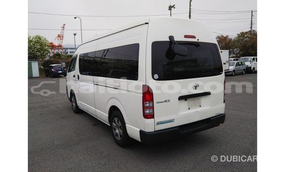 Acheter Import Voiture Toyota Hiace Blanc à Import - Dubai, Artibonite Acheter Import Voiture Toyota Hiace Blanc à Import - Dubai, Artibonite