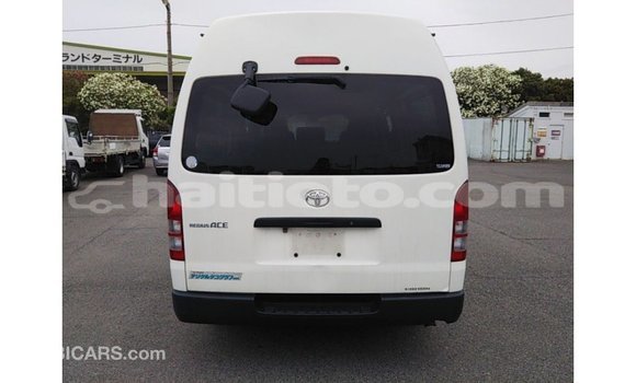 Acheter Import Voiture Toyota Hiace Blanc à Import - Dubai, Artibonite Acheter Import Voiture Toyota Hiace Blanc à Import - Dubai, Artibonite