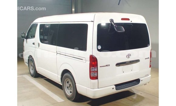 Acheter Import Voiture Toyota Hiace Blanc à Import - Dubai, Artibonite Acheter Import Voiture Toyota Hiace Blanc à Import - Dubai, Artibonite