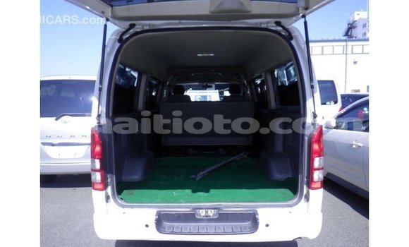Acheter Import Voiture Toyota Hiace Blanc à Import - Dubai, Artibonite Acheter Import Voiture Toyota Hiace Blanc à Import - Dubai, Artibonite