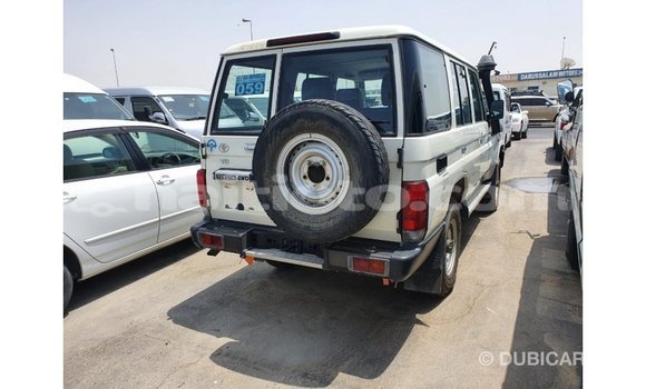 Acheter Import Voiture Toyota Land Cruiser Blanc à Import - Dubai, Artibonite Acheter Import Voiture Toyota Land Cruiser Blanc à Import - Dubai, Artibonite