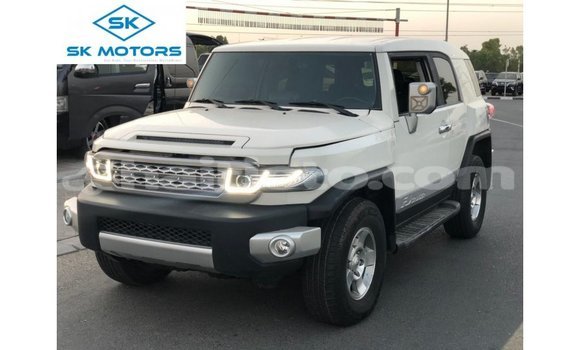 Acheter Import Voiture Toyota FJ Cruiser Blanc à Import - Dubai, Artibonite Acheter Import Voiture Toyota FJ Cruiser Blanc à Import - Dubai, Artibonite