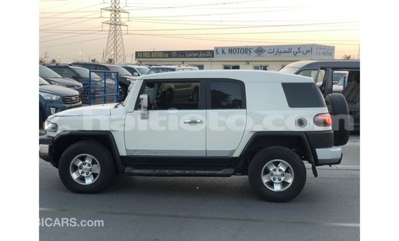 Acheter Import Voiture Toyota FJ Cruiser Blanc à Import - Dubai, Artibonite Acheter Import Voiture Toyota FJ Cruiser Blanc à Import - Dubai, Artibonite