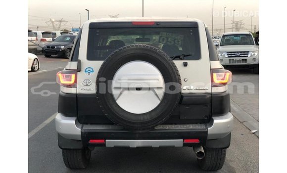 Acheter Import Voiture Toyota FJ Cruiser Blanc à Import - Dubai, Artibonite Acheter Import Voiture Toyota FJ Cruiser Blanc à Import - Dubai, Artibonite